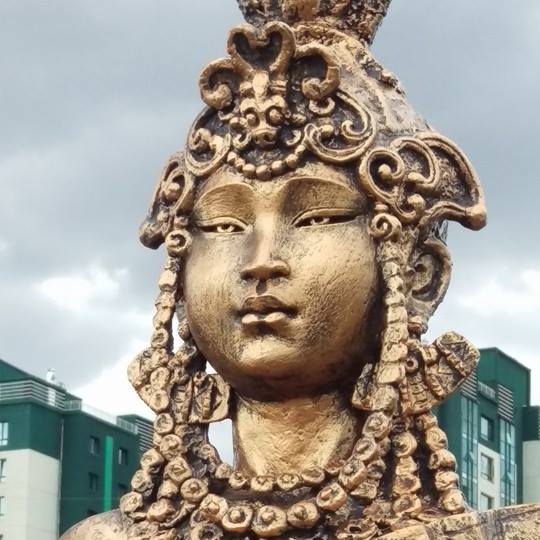 Statue of a Mongolian Queen in Gold